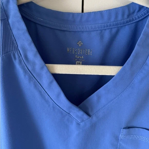 2 Pack Med Couture V Neck Scrub Top Chest Pocket Tuck in Ciel Blue Uniform (2) - Picture 9 of 13